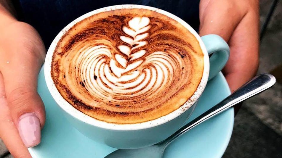 Pha cafe latte là một môn nghệ thuật