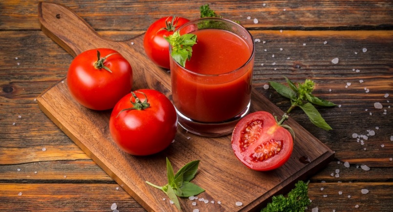 Sinh tố cà chua có màu sắc hấp dẫn gúp làm đẹp da
