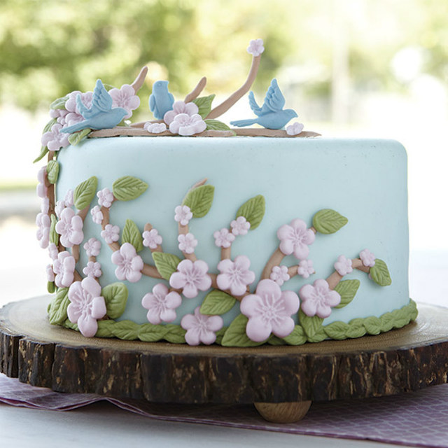 fondant trang trí hoa và lớp phủ bằng Poured fondant