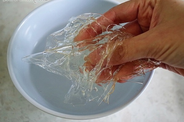 gelatin cần ngâm nước cho nở mềm