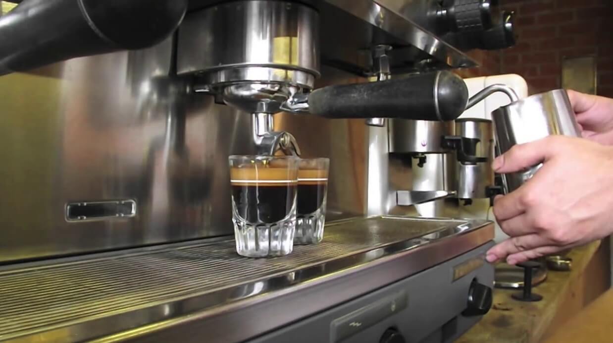 Cà phê pha bằng máy