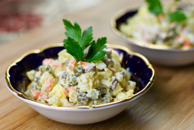 Cách làm salad Nga chuẩn ngon từ đầu bếp nhà hàng