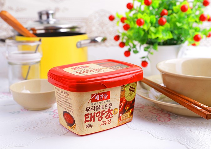 Tương ớt Hàn Quốc Gochujang là nguyên liệu tạo nên hương vị đặc biệt của bánh gạo cay