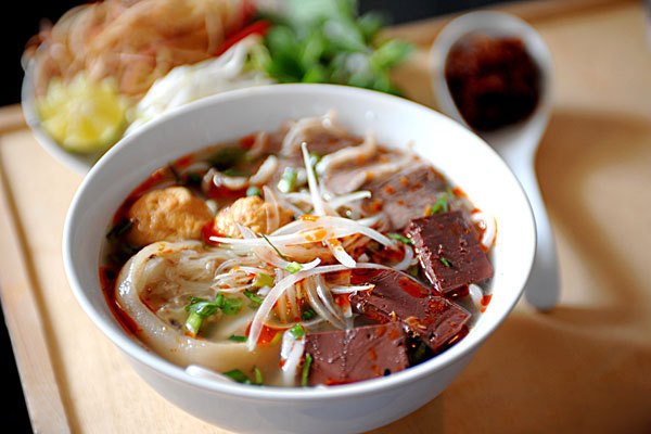 Bún bò chuẩn vị Huế hấp dẫn 