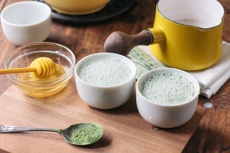 Nguyên liệu dùng để pha chế Matcha Latte ngay tại nhà