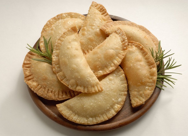 Bánh Empanadas vàng rụm thơm ngon