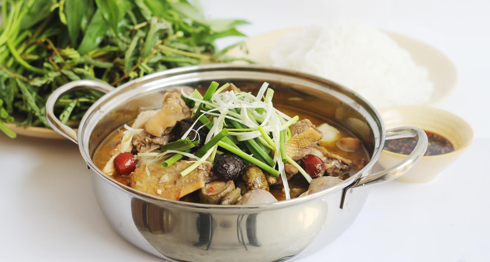Nồi vịt om sấu hấp dẫn 