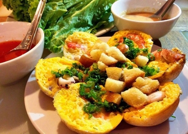 Bánh căn là đặc sản miền Trung