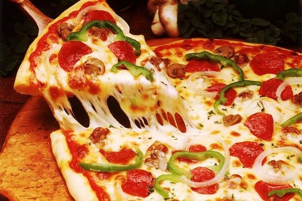 Bánh pizza làm bằng chảo chống dính