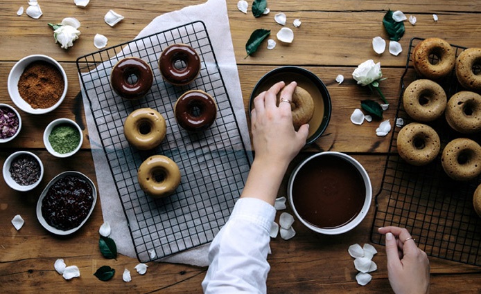 các nguyên liệu trang trí cho bánh donut