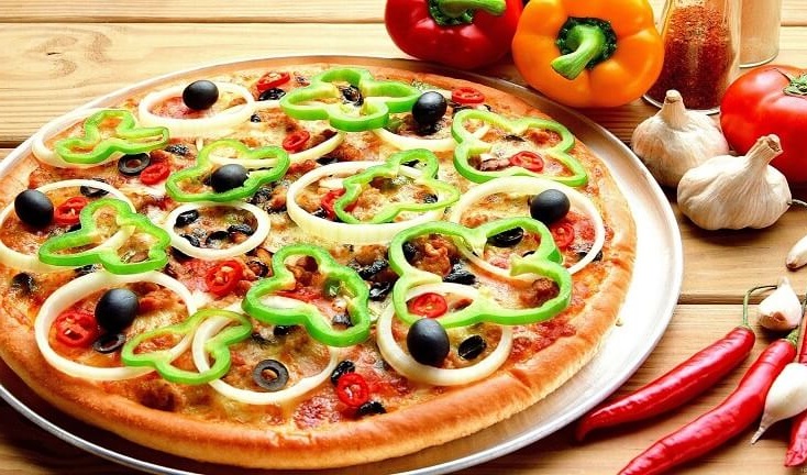 chiếc bánh pizza thơm ngon 