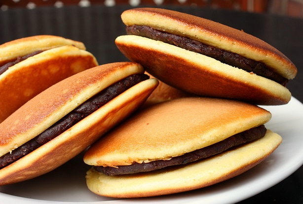 Bánh Dorayaki nhân đậu đỏ