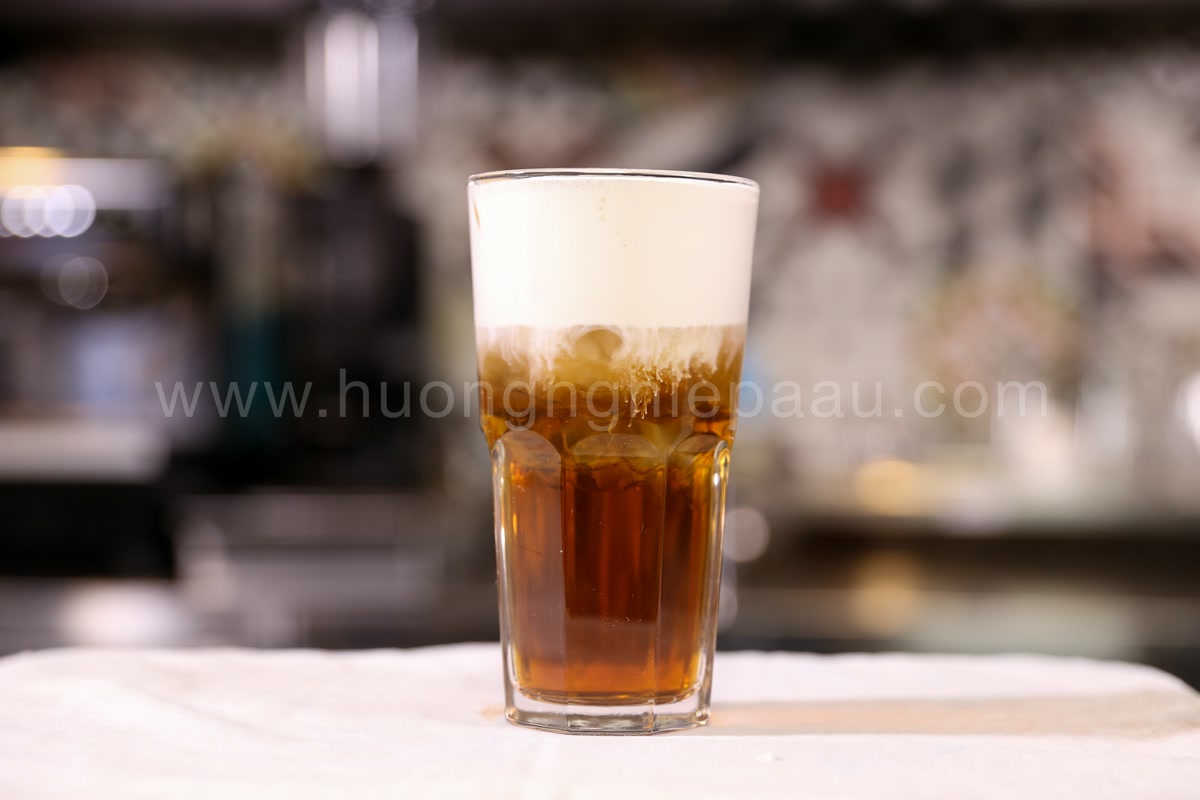 Hồng trà machiato có 2 tầng