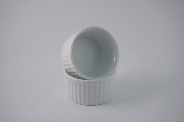 Khuôn ramekin màu trắng rất được ưa chuộng