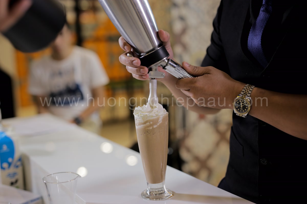 Heavy cream sử dụng trong trang trí 